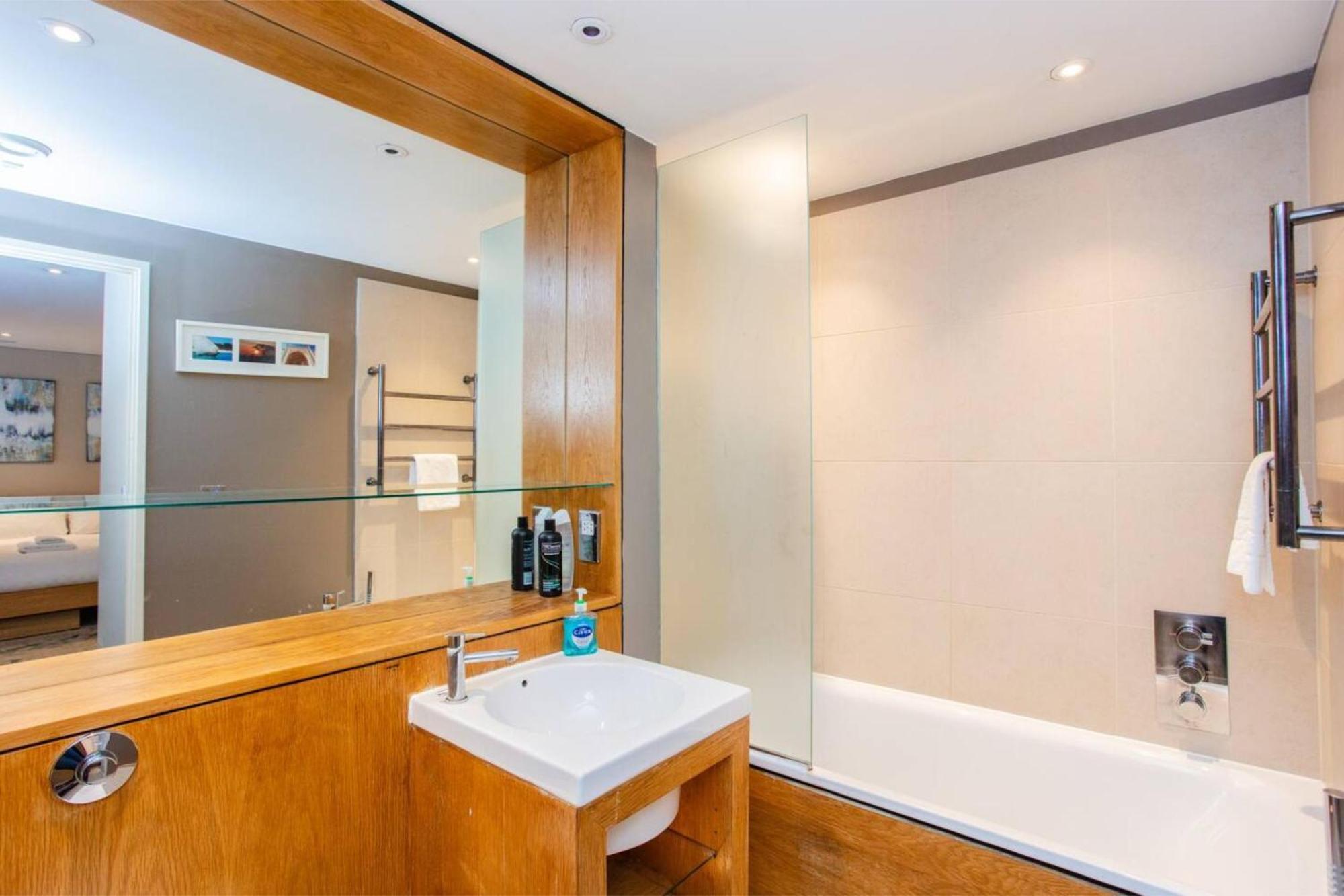 Modern 3 Bedroom Apartment In Paddington London Eksteriør bilde